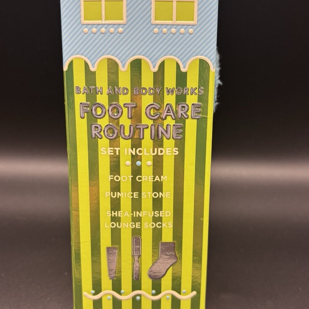 Bath & Body Works Foot Care Routine Gift Set Socks Cream Pumice Stone Christmas - Picture 4 of 14